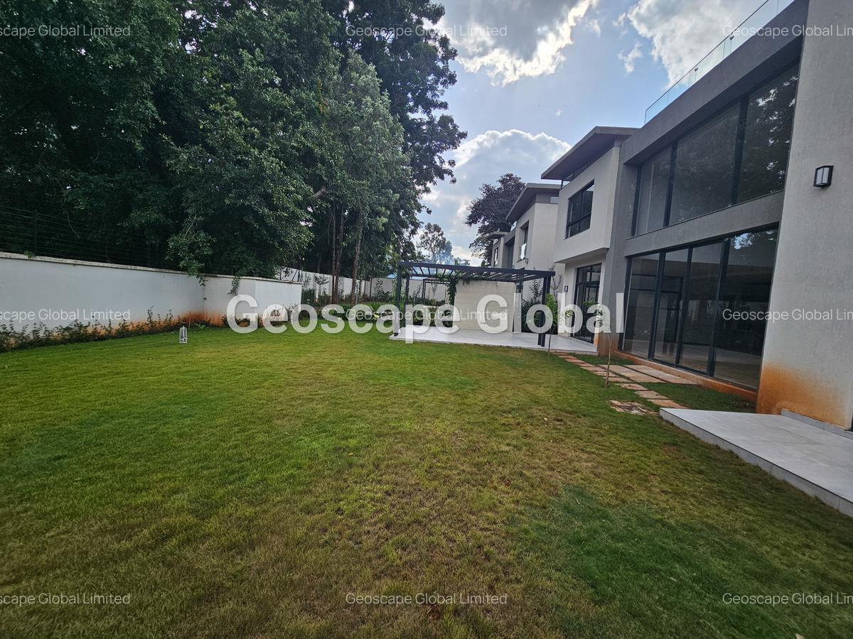 5 Bed House with En Suite in Runda - 4