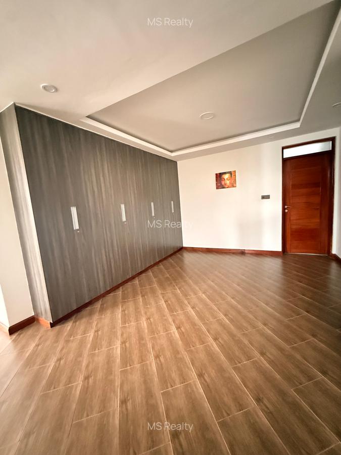 4 Bed Townhouse with En Suite in Spring Valley - 12