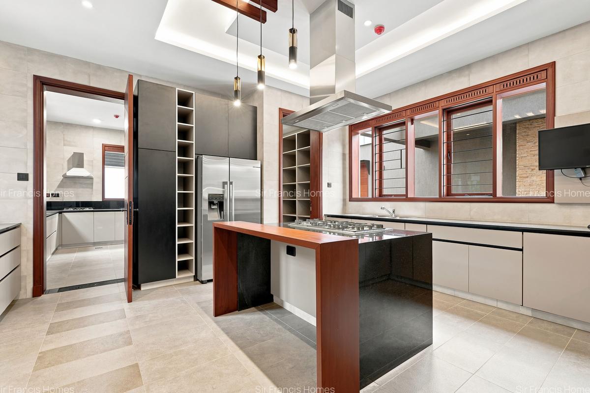 5 Bed House with En Suite in Runda - 5