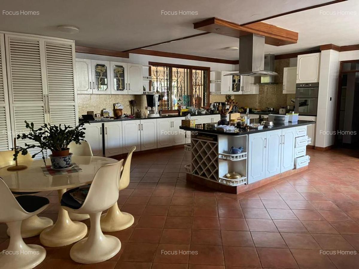 5 Bed Townhouse with Swimming Pool in Spring Valley - 4