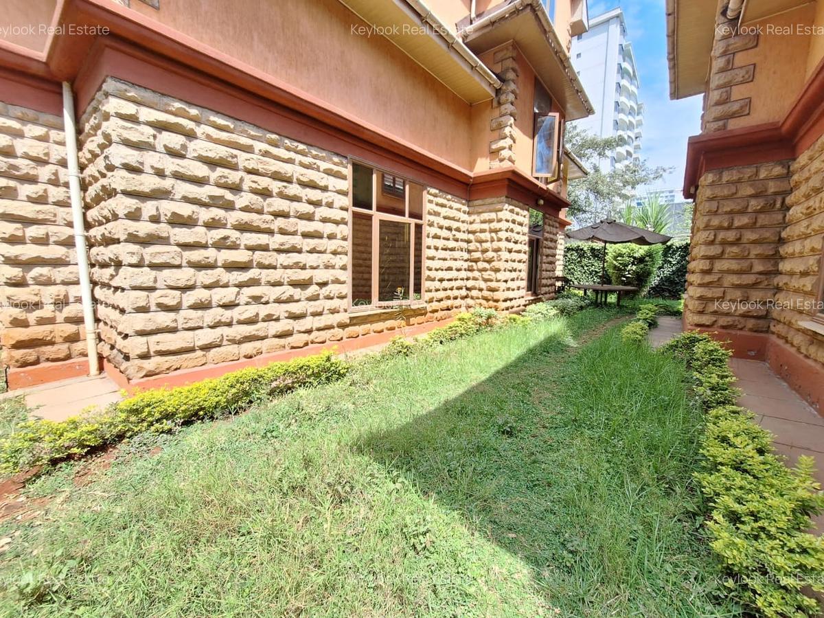 5 Bed Townhouse with En Suite at Lavington - 4