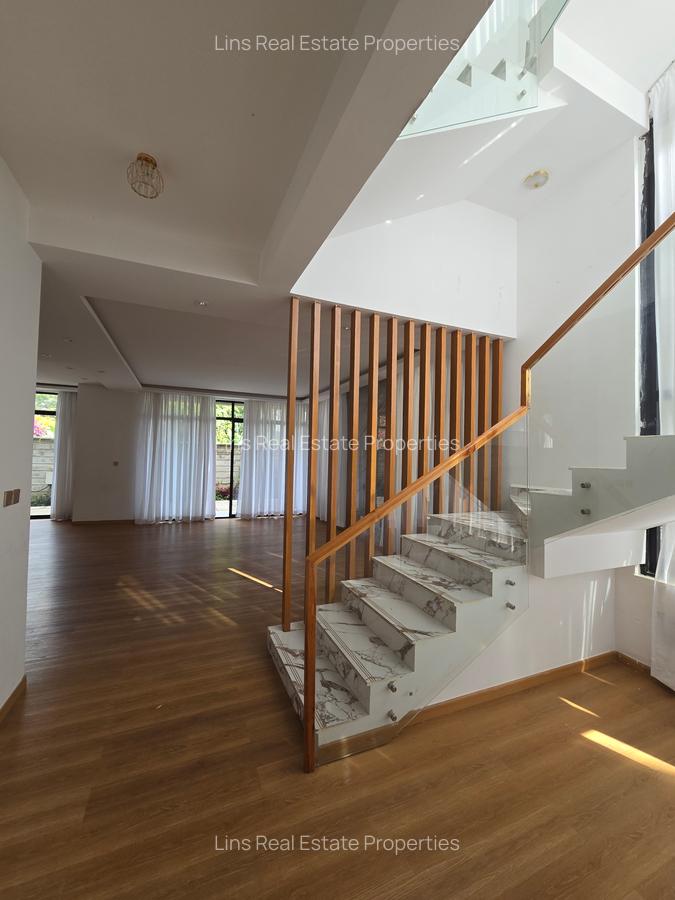 5 Bed Townhouse with En Suite in Lavington - 19