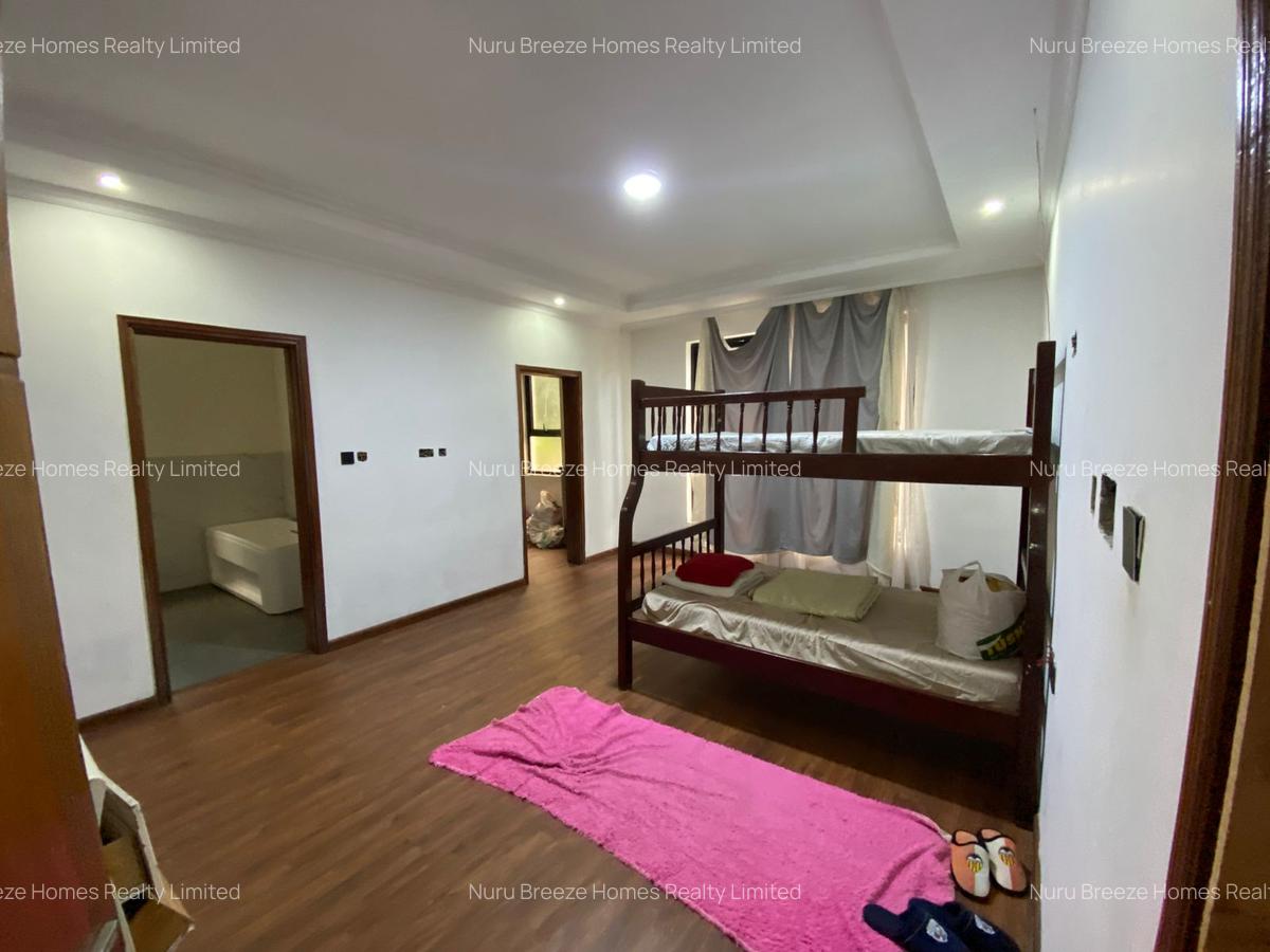 5 Bed House with En Suite in Runda - 18
