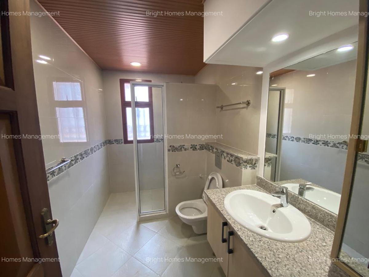 5 Bed Townhouse with Swimming Pool in Spring Valley - 16