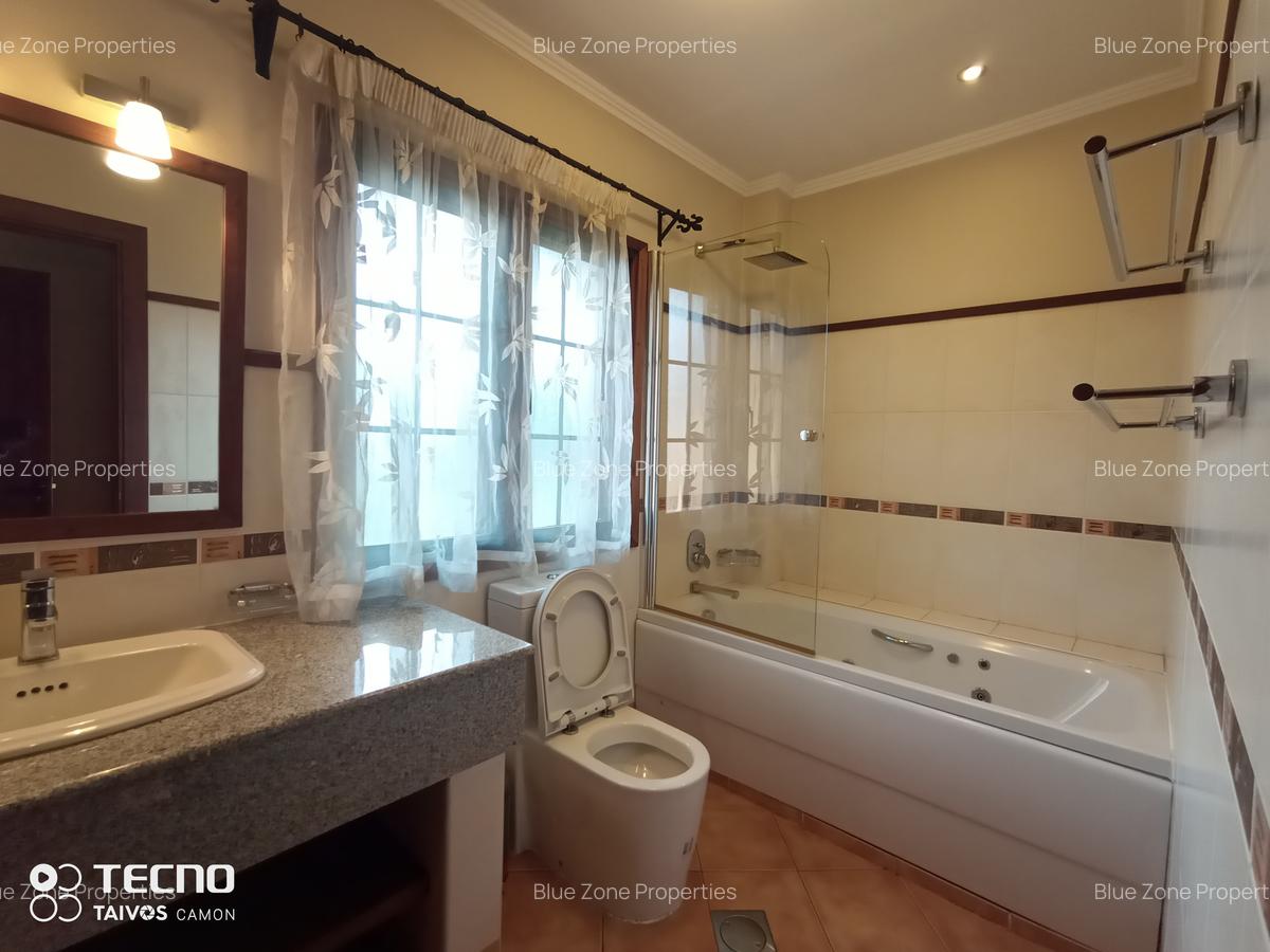 4 Bed Townhouse with En Suite at Windsor Ridgeways - 17