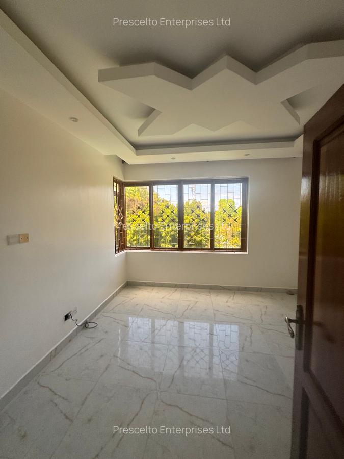 3 Bed Apartment with En Suite at Off Links Road - 14