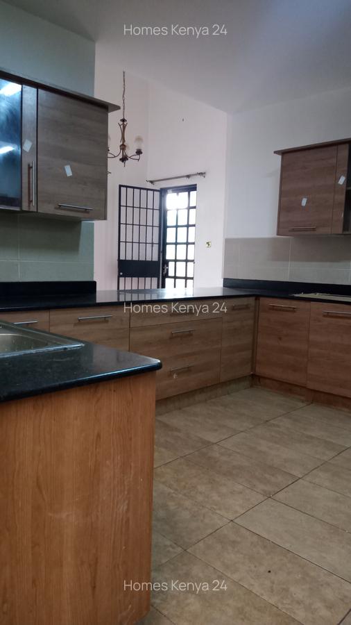 4 Bed Townhouse in Redhill - 7