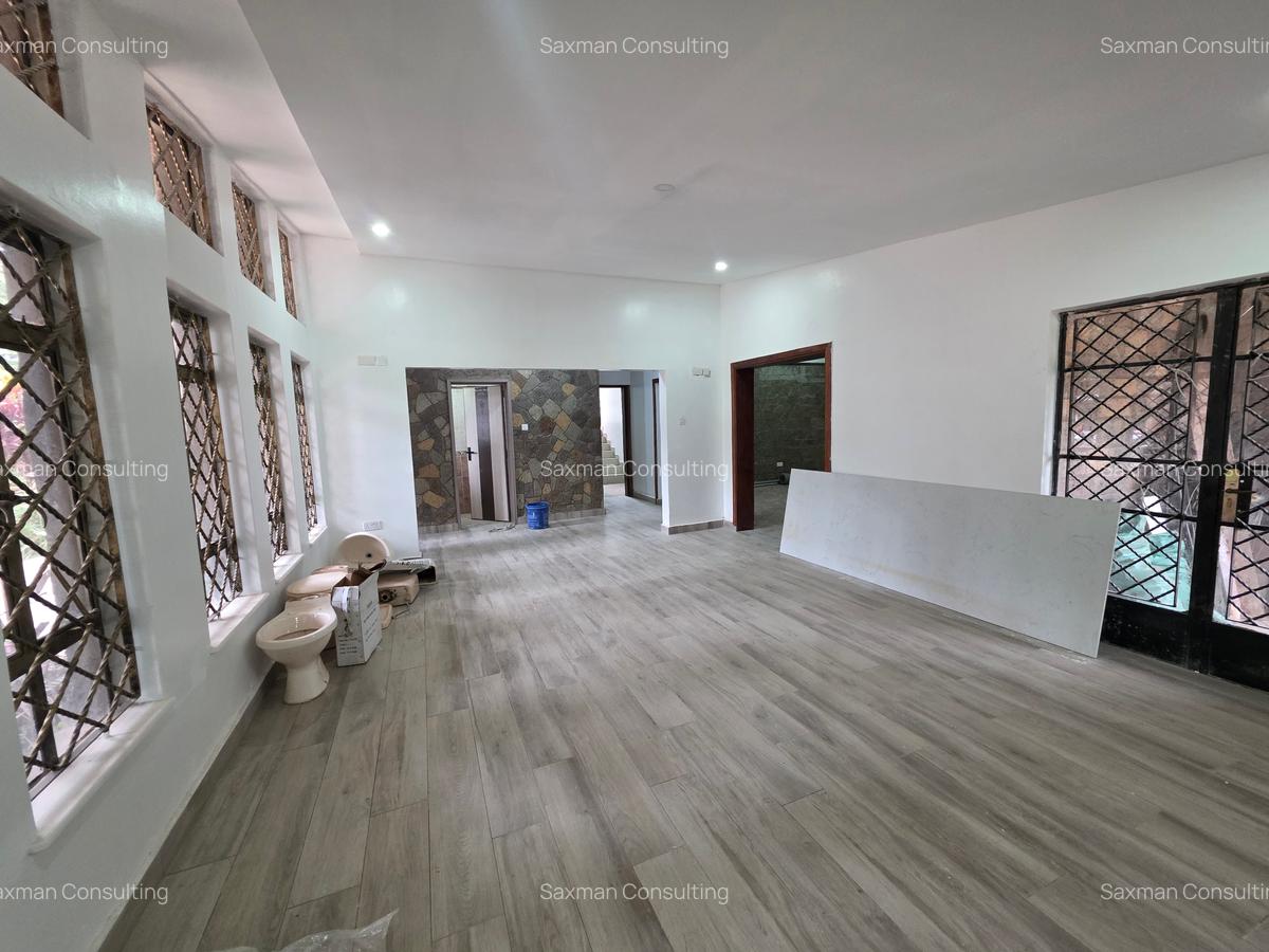 4 Bed House with En Suite in Lavington - 12