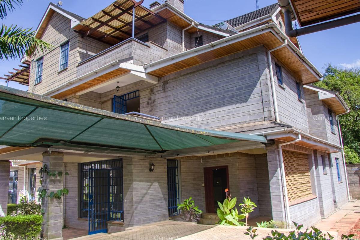 5 Bed Villa with Garden in Lavington - 1