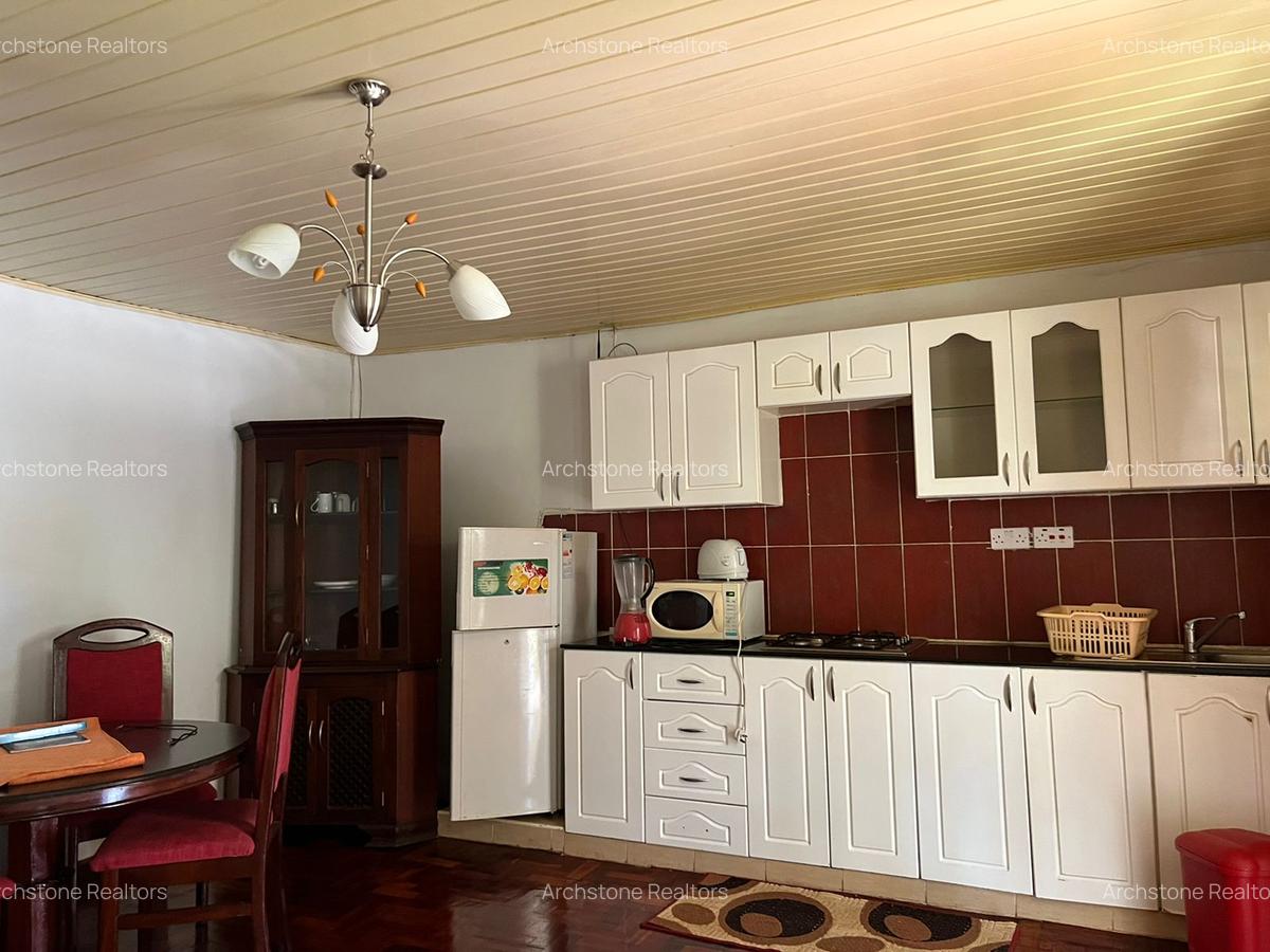 1 Bed House with Swimming Pool in Rosslyn - 3