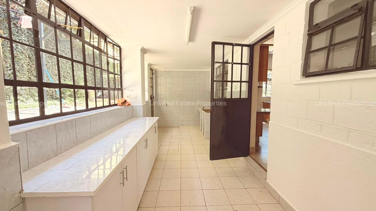 5 Bed Townhouse with En Suite in Kitisuru - 17