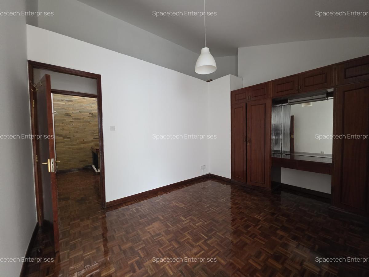 4 Bed Townhouse with En Suite in Spring Valley - 17