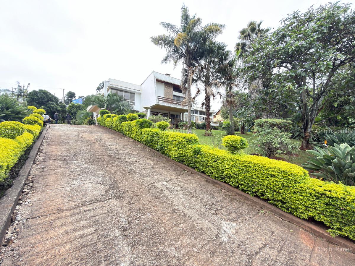 6 Bed House with En Suite at Lavington - 5