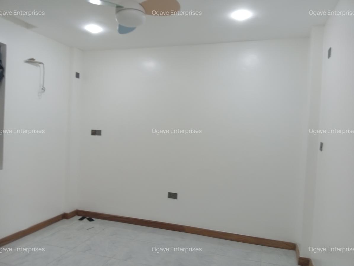 3 Bed Apartment with En Suite at Bombolulu - 7