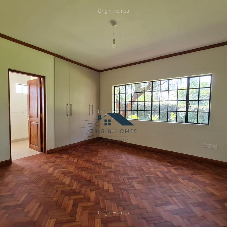 4 Bed House with En Suite at Lavington - 11
