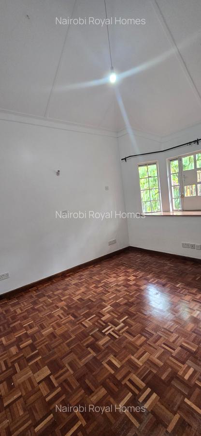 5 Bed House with En Suite at Rosslyn Lone Tree - 7