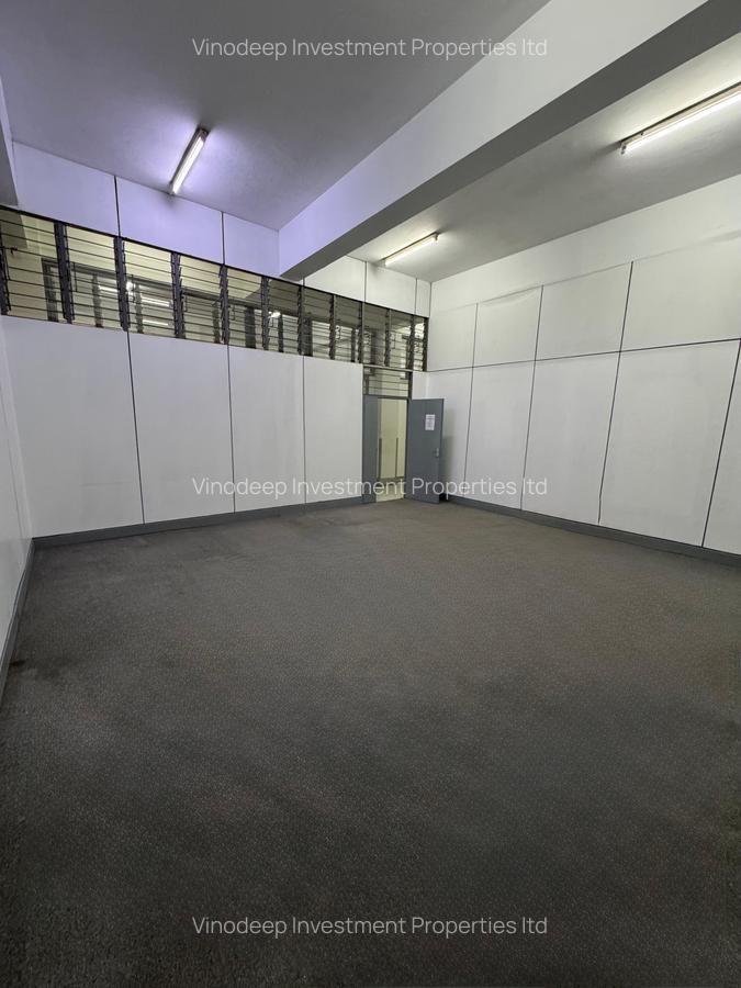 450 ft² Commercial Property with Service Charge Included at Baricho Road - 4