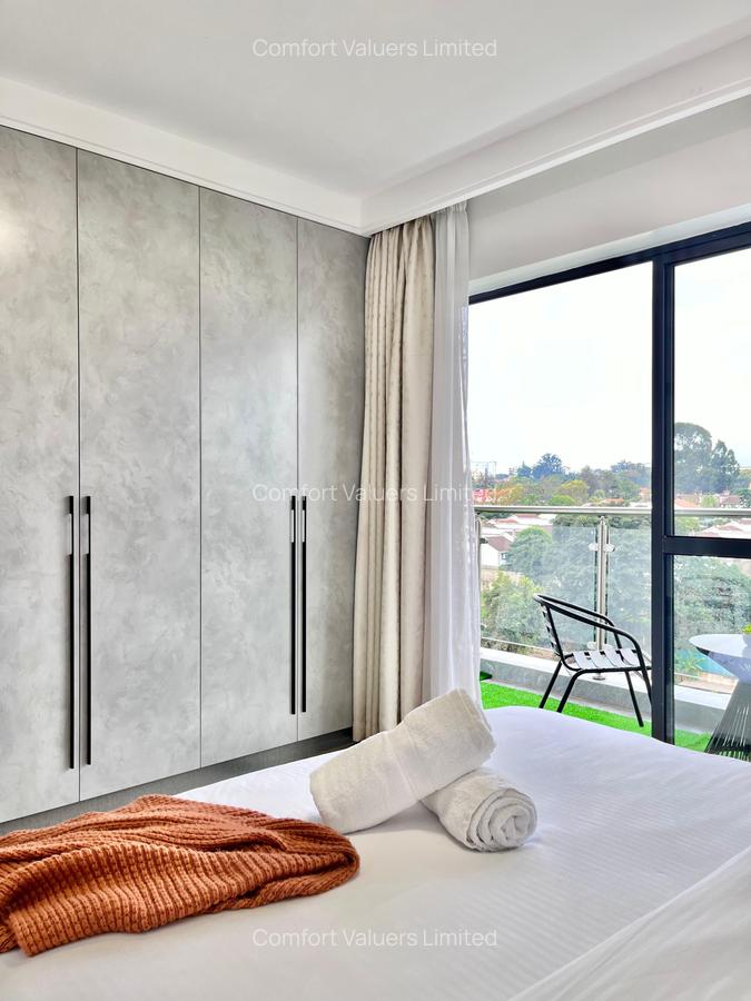 Serviced 2 Bed Apartment with En Suite at Riverside Drive - 10
