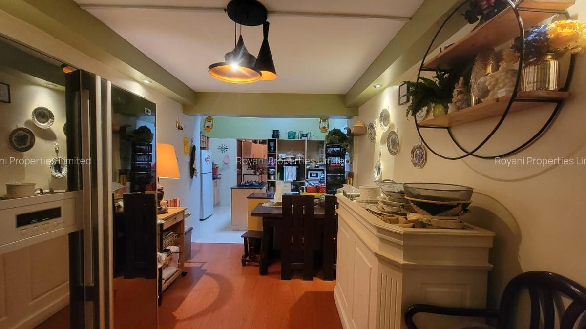 5 Bed House with En Suite in Lavington - 4