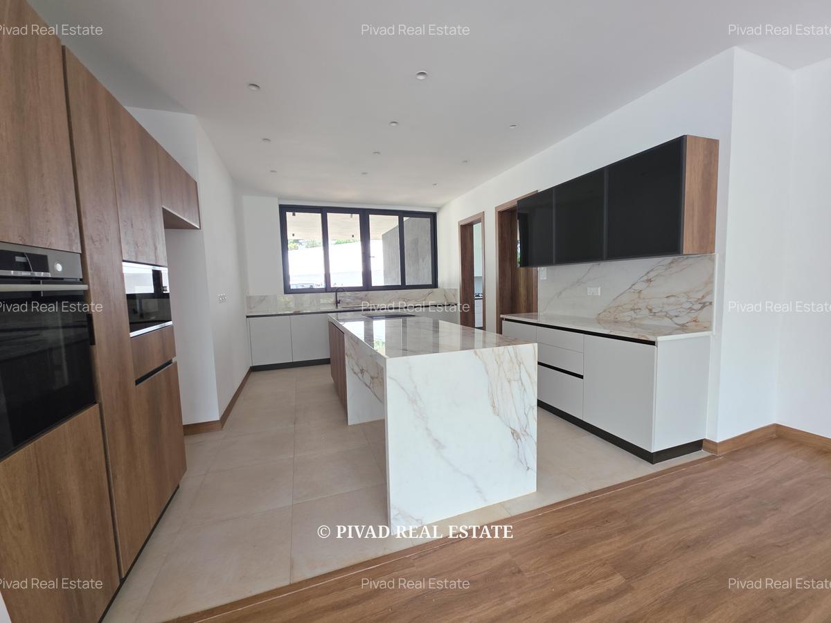 5 Bed House with Garden in Nyari - 5