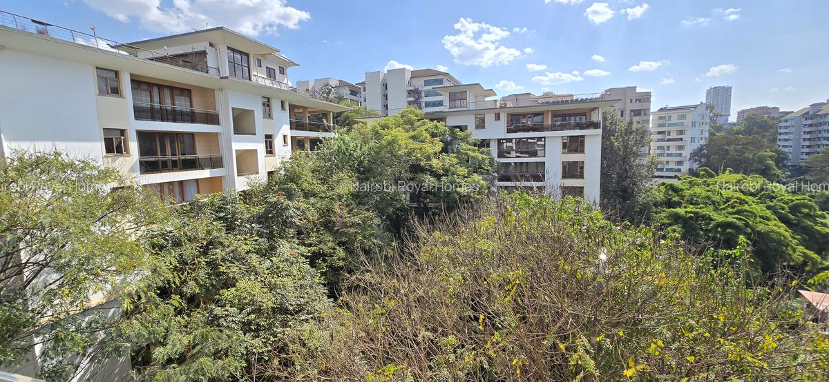 3 Bed Apartment with En Suite at Riverside - 2