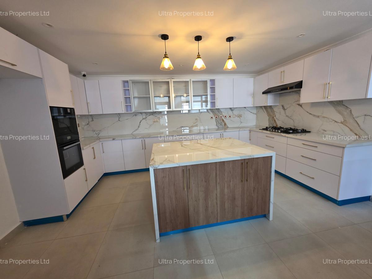 5 Bed Townhouse with En Suite in Runda - 9
