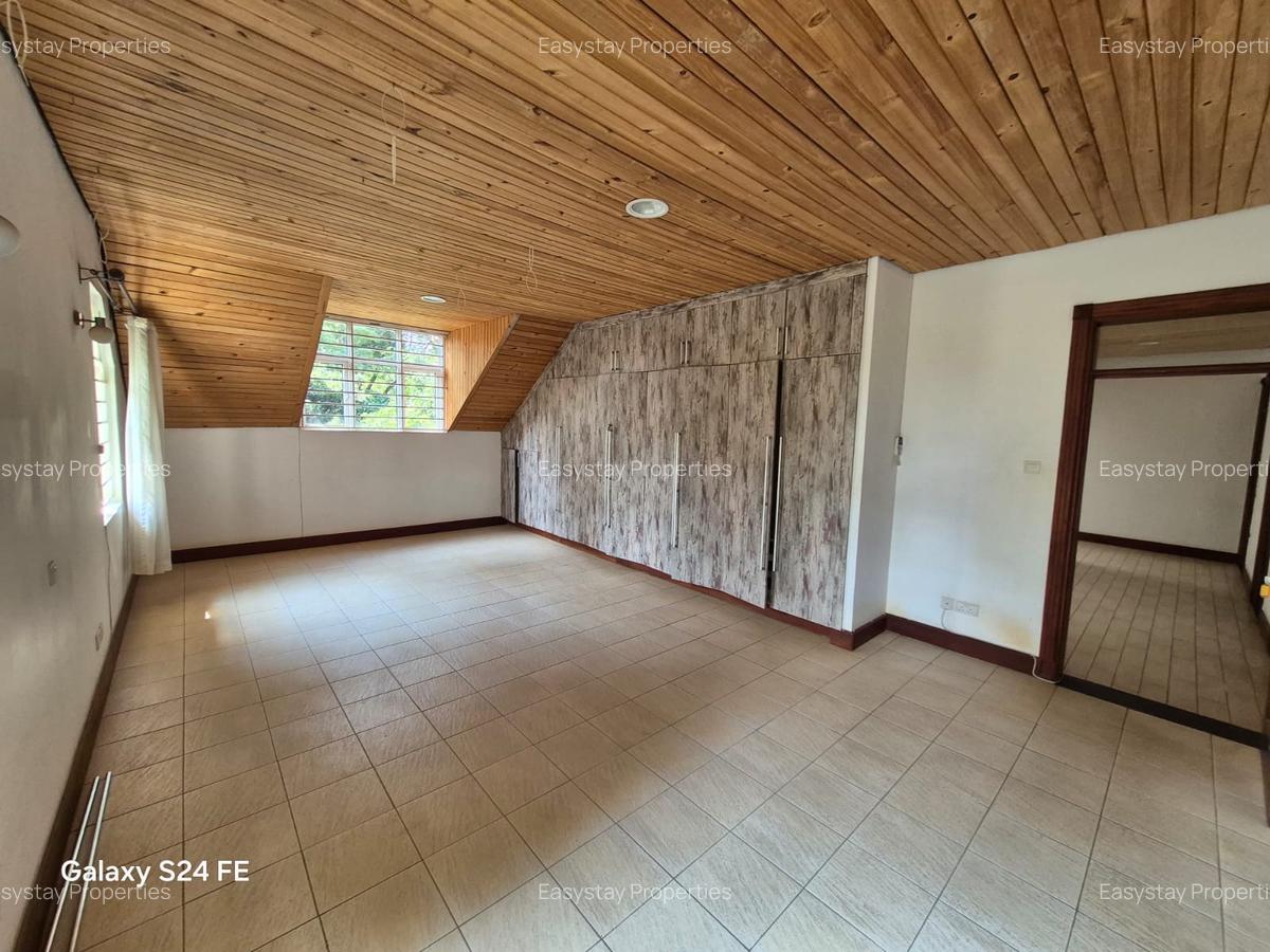 6 Bed House with En Suite in Rosslyn - 6