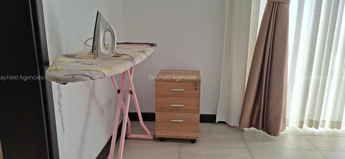 Serviced 2 Bed Apartment with En Suite in Brookside - 14