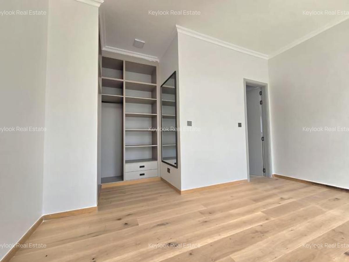 5 Bed Townhouse with En Suite at Lavington Green - 9
