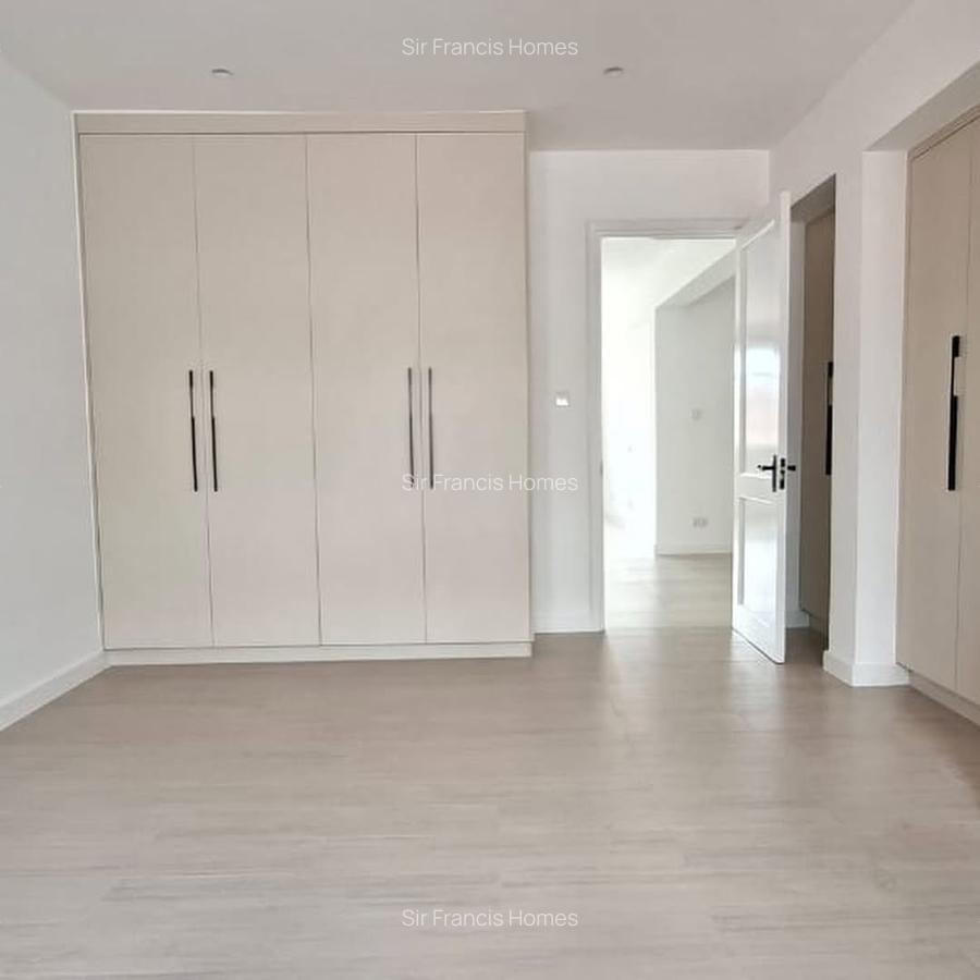 4 Bed House with En Suite in Westlands Area - 7