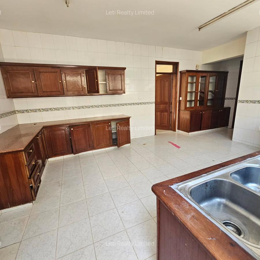 4 Bed Townhouse with En Suite in Lavington - 5