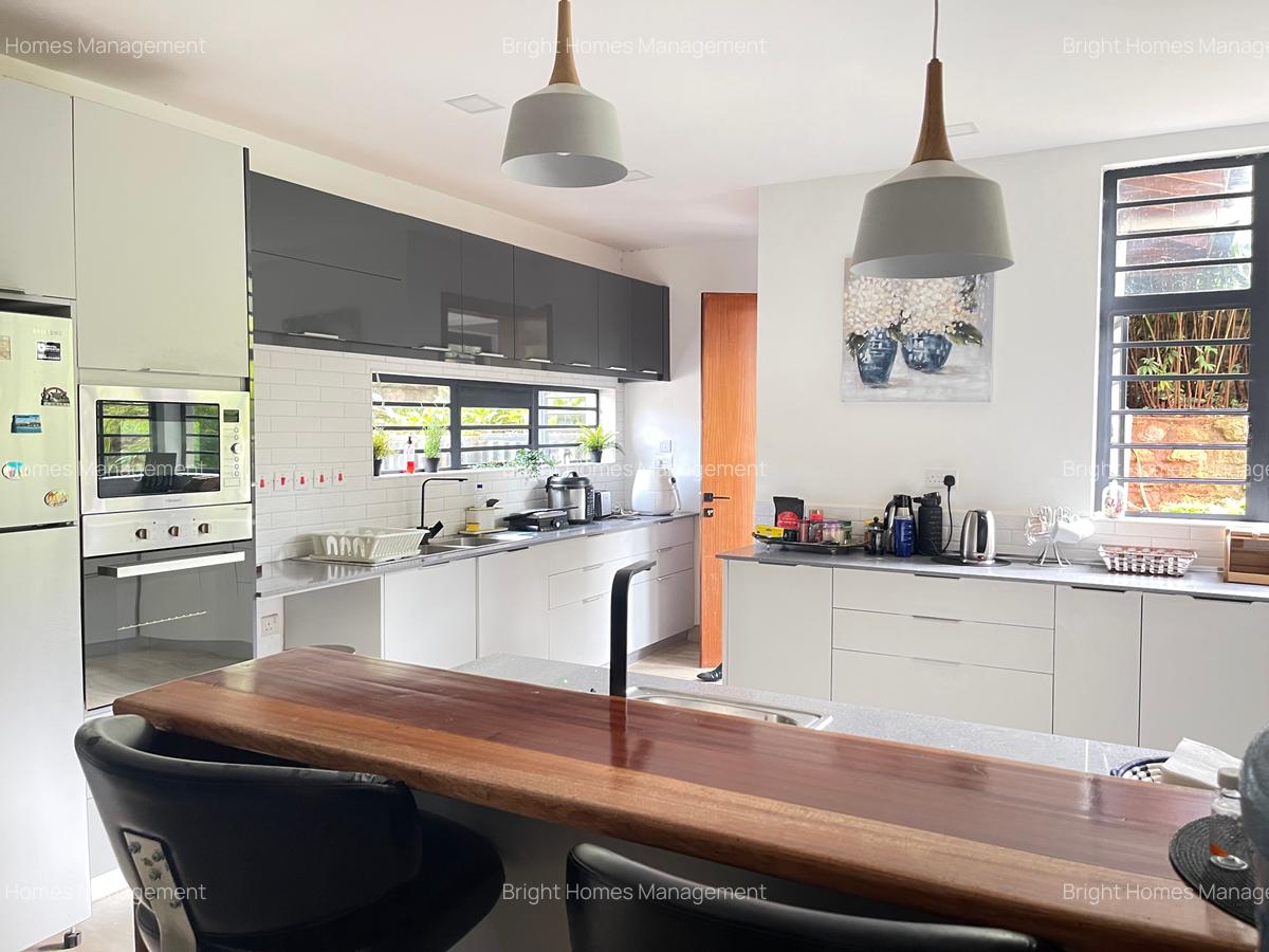 3 Bed House with En Suite in Rosslyn - 7