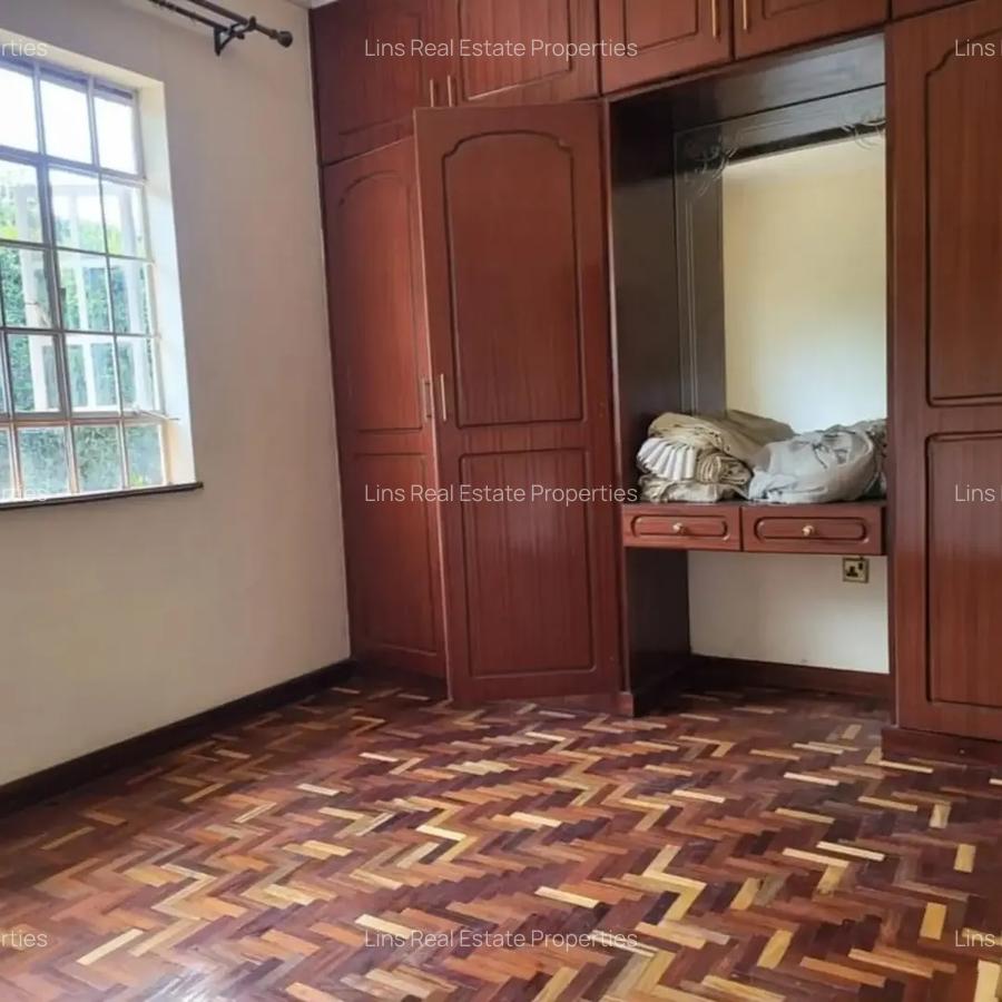 5 Bed House with En Suite in Runda - 16