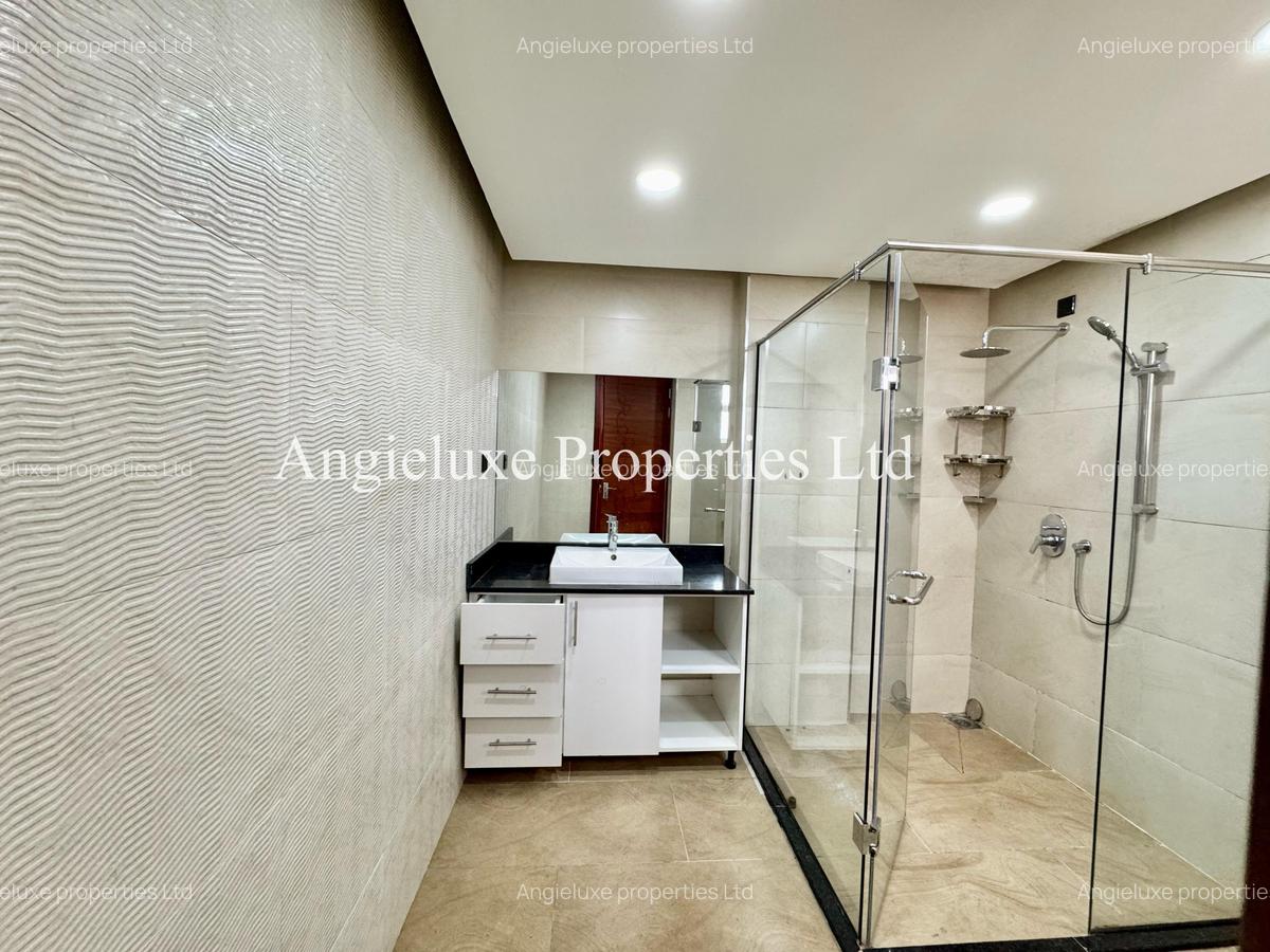 4 Bed Apartment with En Suite at General Mathenge - 12