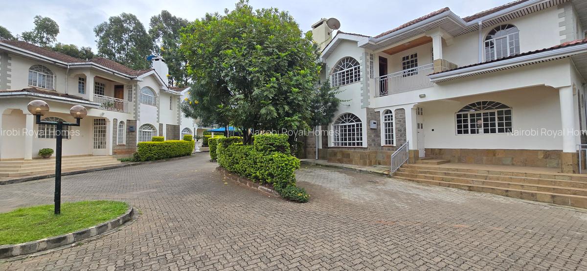 5 Bed Townhouse with En Suite at Lavington Road - 3
