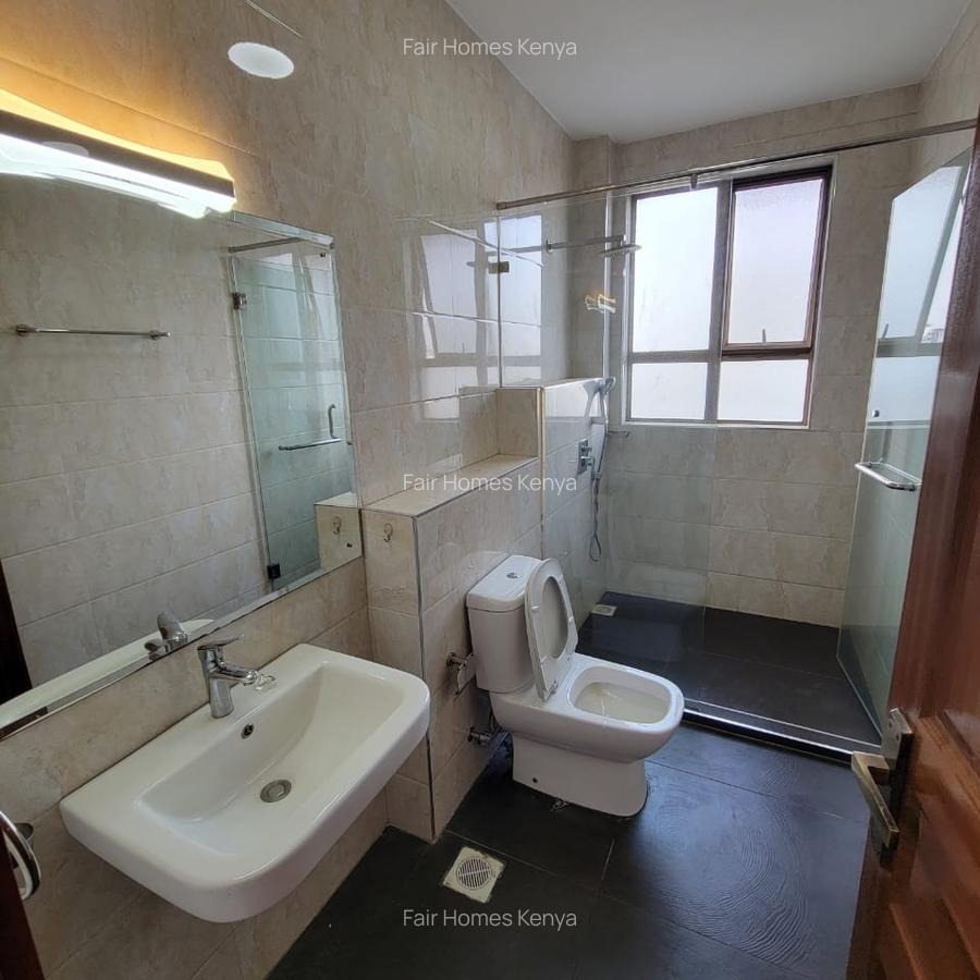 3 Bed Apartment with En Suite at Othaya Road - 5