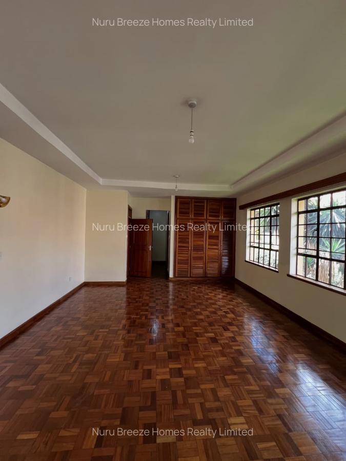 5 Bed House with En Suite in Runda - 18
