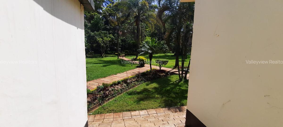 3 Bed House with En Suite at Lavington - 4