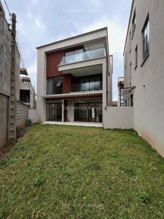 5 Bed Townhouse with En Suite at Lavington Green - 12