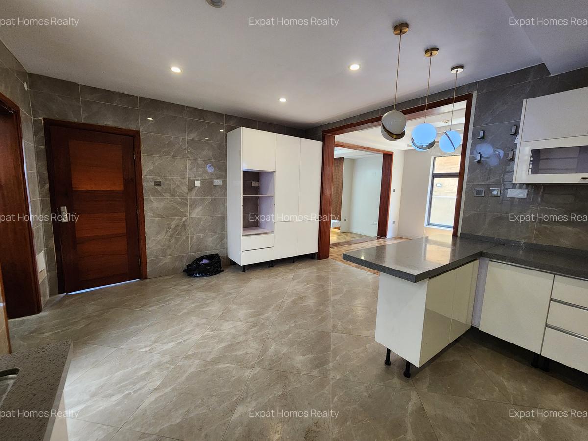 5 Bed Villa with En Suite in Lavington - 6