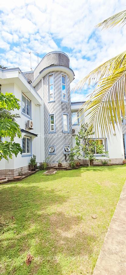5 Bed House with En Suite at Nyali - 10