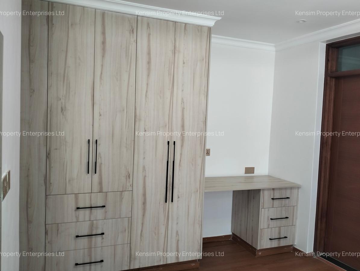 7 Bed House with En Suite in Runda - 8