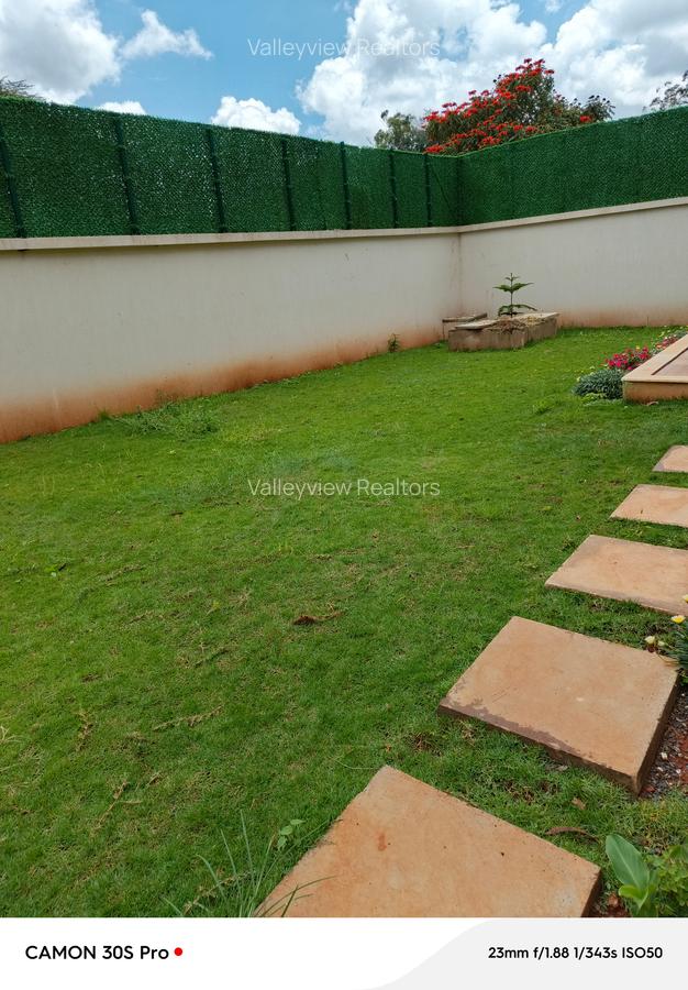 5 Bed Townhouse with En Suite at Lavington - 17