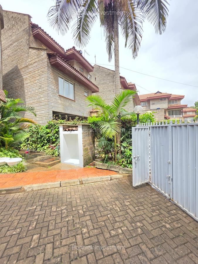 4 Bed Townhouse with En Suite at Lavington Green - 8