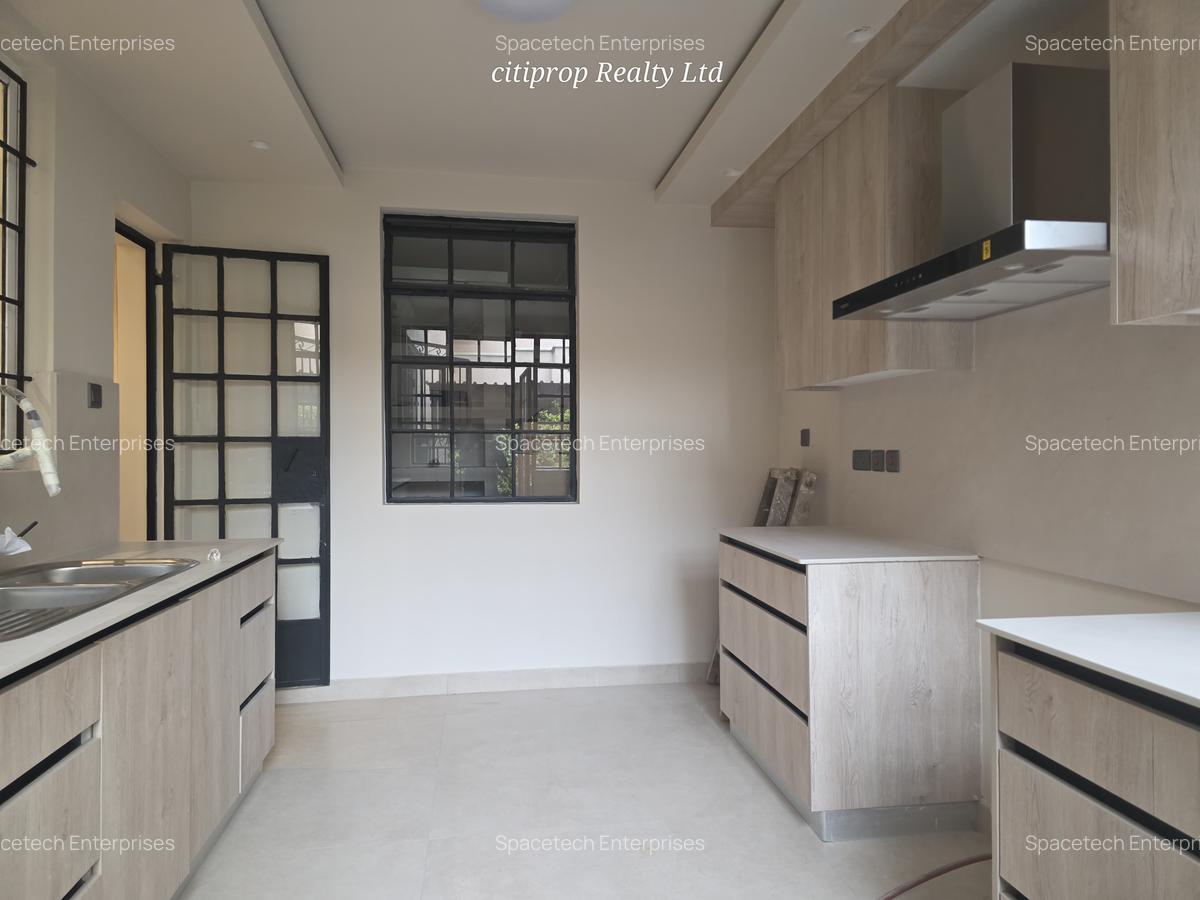 4 Bed Townhouse with En Suite in Westlands Area - 16