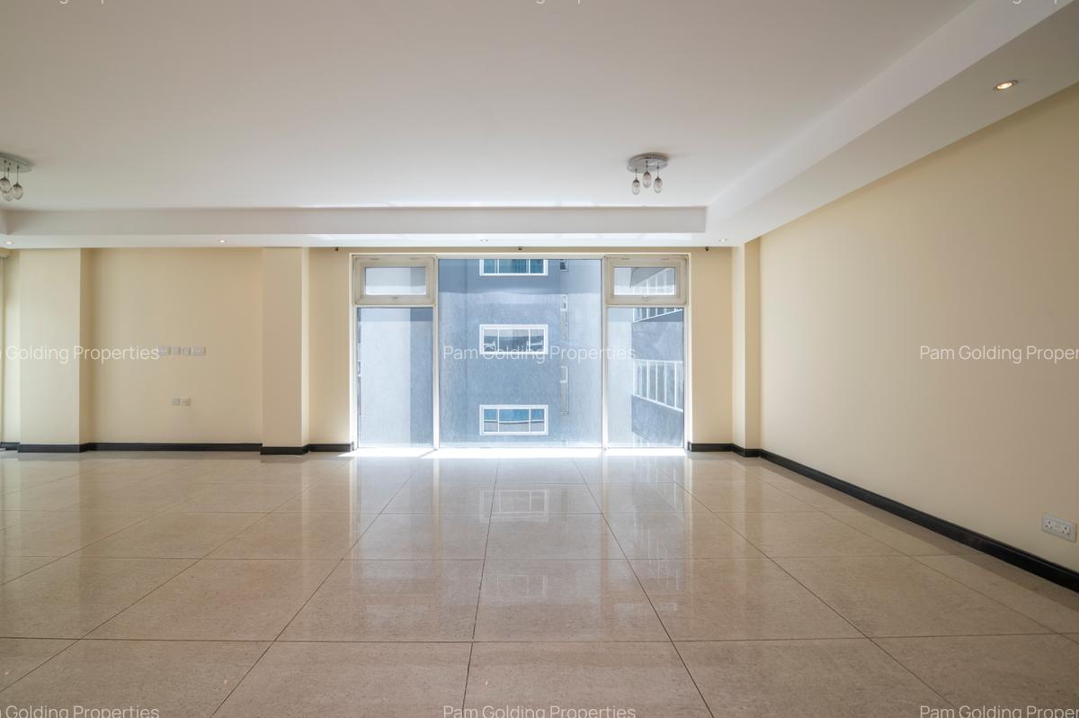 3 Bed Apartment with En Suite in Riverside - 6