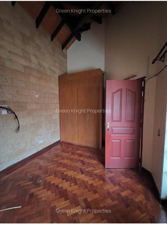 4 Bed House with En Suite in Spring Valley - 8