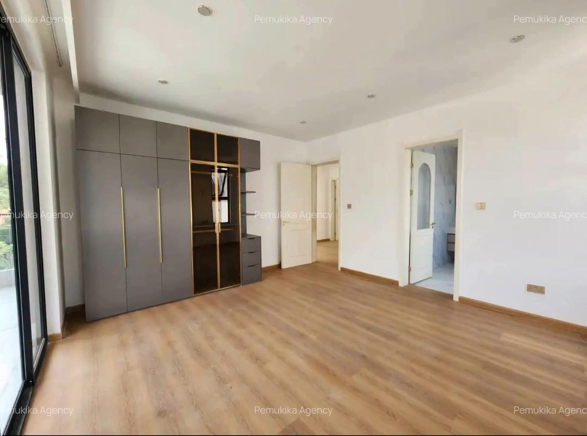 5 Bed Townhouse with En Suite in Lavington - 7