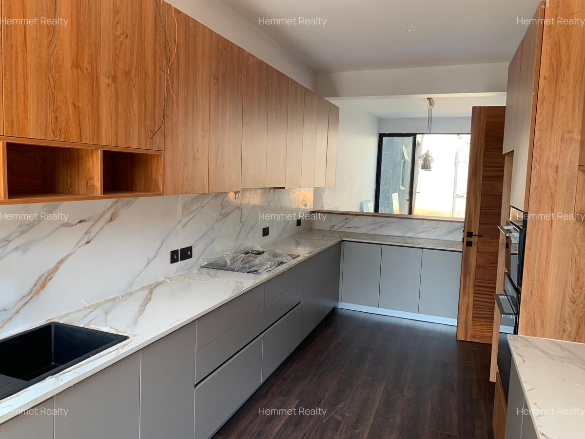 5 Bed Townhouse with En Suite in Kitisuru - 3