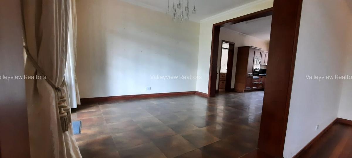 5 Bed Townhouse with En Suite at Lavington - 11